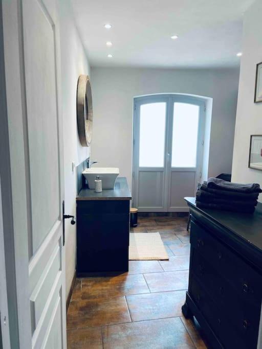 Maison Climatisee Avec Stationnement Et Wifi Bram المظهر الخارجي الصورة